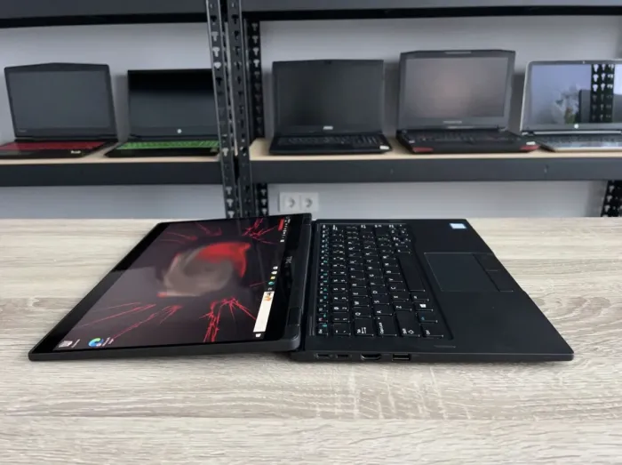 Ультрабук Б-клас Dell Latitude 7390 / 13.3" (1920x1080) TN / Intel Core i3-8130U (2 (4) ядра по 2.2 - 3.4 GHz) / 4 GB DDR3 / 512 GB SSD / Intel UHD Graphics 620 / WebCam / HDMI б/в - зображення 7