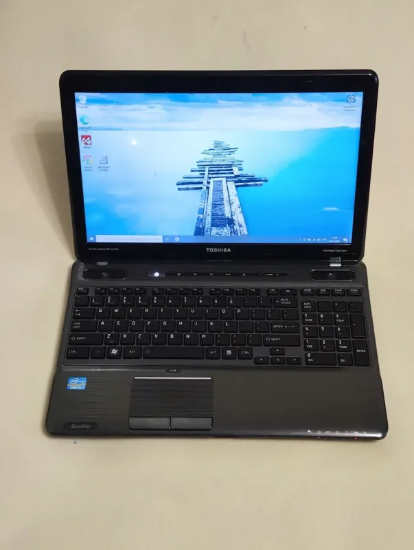 Ноутбук Toshiba Satellite P755 / 15.6" (1366x768) TN / Intel Core i5-2410M (2 (4) ядро по 2.3 - 2.9 GHz) / 8 GB DDR3 / 180 GB SSD / Intel HD Graphics 3000 / WebCam / DVD-ROM б/в - зображення 2
