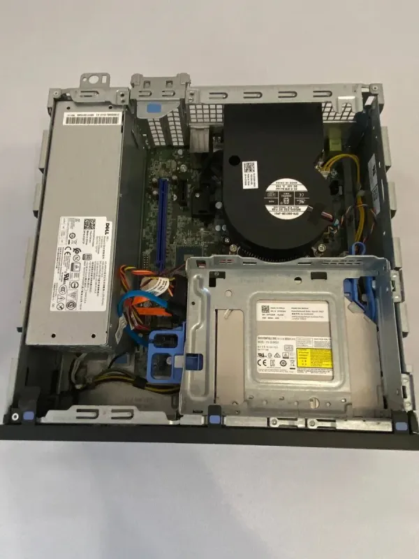 Комп'ютер Dell OptiPlex 3050 SFF / Intel Core i5-7500 (4 ядра по 3.4 - 3.8 GHz) / 8 GB DDR4 / 240 GB SSD / Intel HD Graphics 630 / DVD-ROM б/в - зображення 4