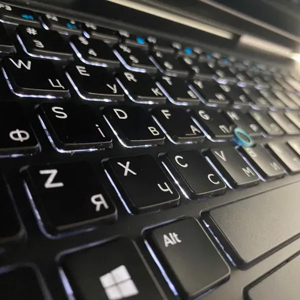 Мобільна робоча станція Б-клас Dell Precision 7510 / 15.6" (1920x1080) IPS / Intel Core i7-6820HQ (4 (8) ядра по 2.7 - 3.6 GHz) / 16 GB DDR4 / 256 GB SSD + 1000 GB HDD / nVidia Quadro M2000M, 4 GB GDDR5, 128-bit / WebCam / TouchID б/в - зображення 7