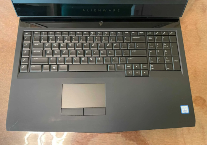 Ігровий ноутбук Dell Alienware 17 R5 / 17.3" (1920x1080) IPS / Intel Core i9-8950HK (6 (12) ядер по 2.9 - 4.8 GHz) / 32 GB DDR4 / 256 GB SSD M.2 NVMe PCIe+1000 GB HDD / nVidia GeForce GTX 1080, 8 GB GDDR5X, 256-bit / WebCam б/в - зображення 4