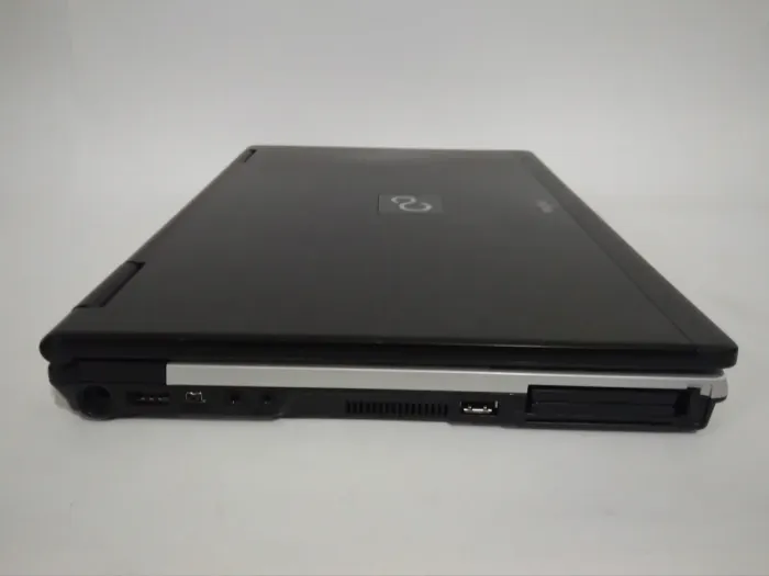 Ноутбук Fujitsu LifeBook E780 / 15.6" (1366x768) TN / Intel Core i3-330M (2 (4) ядра по 2.13 GHz) / 4 GB DDR3 / 320 GB HDD / Intel HD Graphics / WebCam / DVD-ROM б/в - зображення 3