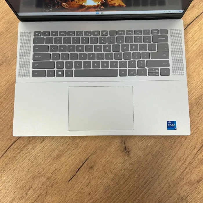 Ноутбук Б-клас Dell Inspiron 16 5620 / 16" (1920x1200) IPS / Intel Core i7-1255U (10 (12) ядер по 1.7 - 4.7 GHz) / 16 GB DDR4 / 1000 GB SSD / Intel Iris Xe Graphics / WebCam б/у - зображення 7