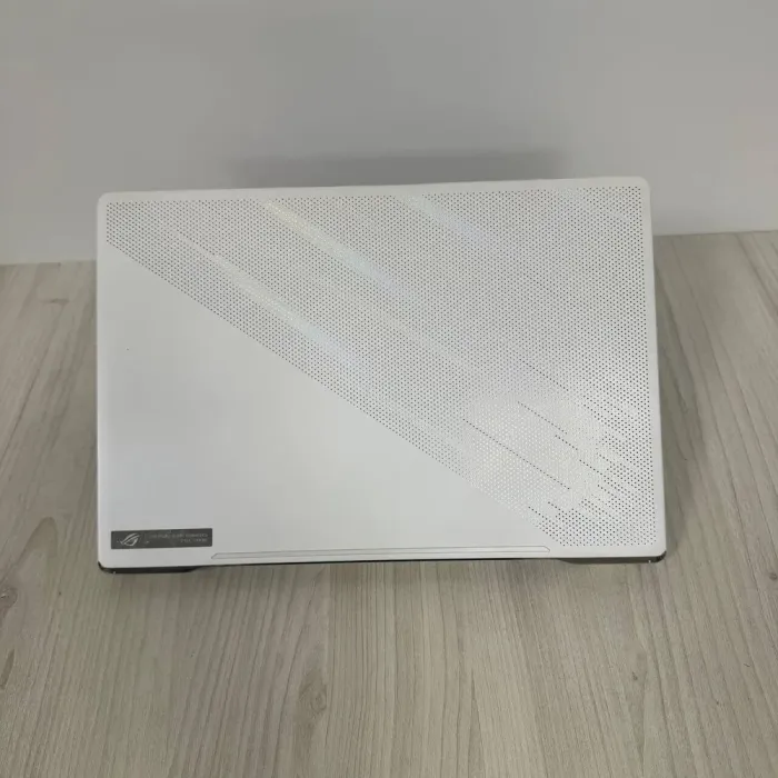 Ігровий ультрабук Б-клас Asus ROG Zephyrus G15 GA503QS White / 15.6" (2560x1440) IPS / AMD Ryzen 9 5900HS (8 (16) ядер по 3.0 - 4.6 GHz) / 32 GB DDR4 / 512 GB SSD NVMe / nVidia GeForce RTX 3080, 8 GB GDDR6, 256-bit б/в - зображення 3