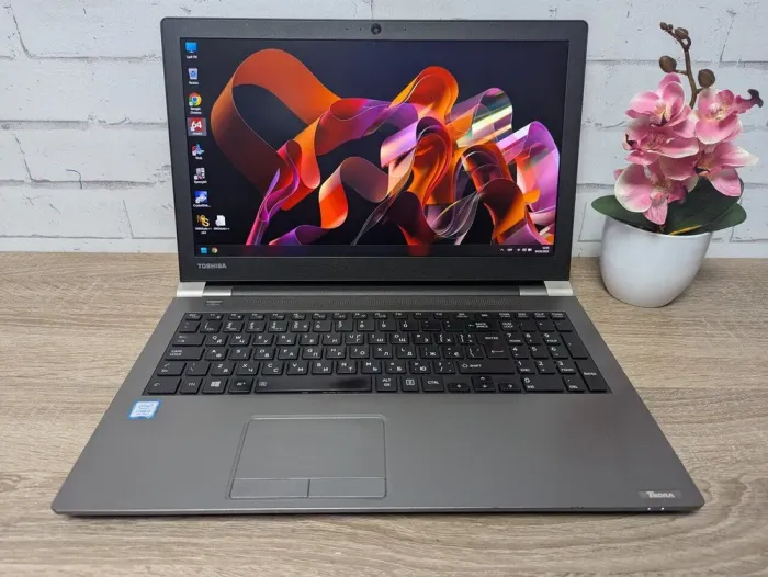 Ноутбук Б-клас Toshiba Tecra A50-D-1С7 / 15.6" (1920x1080) TN / Intel Core i5-7200U (2 (4) ядра по 2.5 - 3.1 GHz) / 8 GB DDR4 / 256 GB SSD / Intel HD Graphics 620 / WebCam б/в - зображення 2