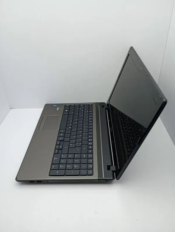 Ноутбук Acer Aspire 5750G / 15.6" (1366x768) TN / Intel Core i7-2630QM (4 (8) ядра по 2.0 - 2.9 GHz) / 6 GB DDR3 / 1000 GB HDD / nVidia GeForce GT 610M, 1 GB GDDR5, 128-bit / WebCam б/в - зображення 6