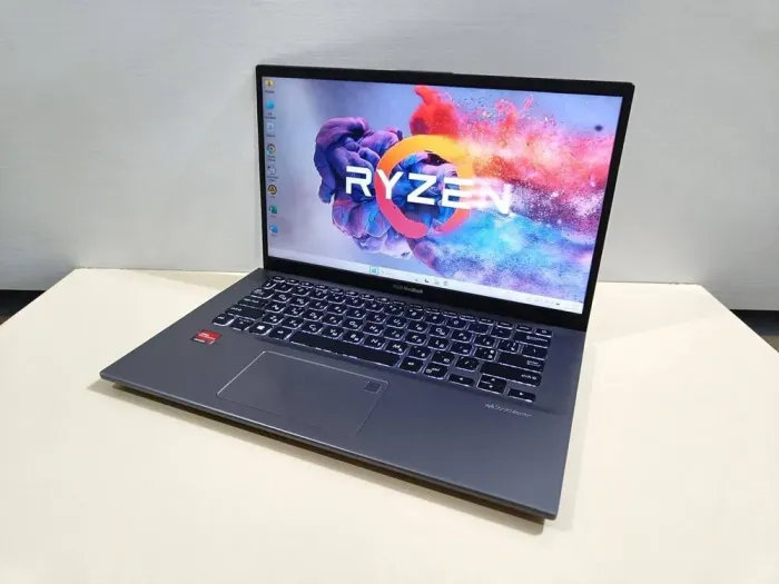 Ультрабук Б-клас Asus VivoBook X412DAP / 14" (1920x1080) TN / AMD Ryzen 3 3250U (2 (4) ядра по 2.6 - 3.5 GHz) / 12 GB DDR4 / 256 GB SSD / AMD Radeon RX Vega 3 Graphics / WebCam / Windows 11 Pro б/в - зображення 3