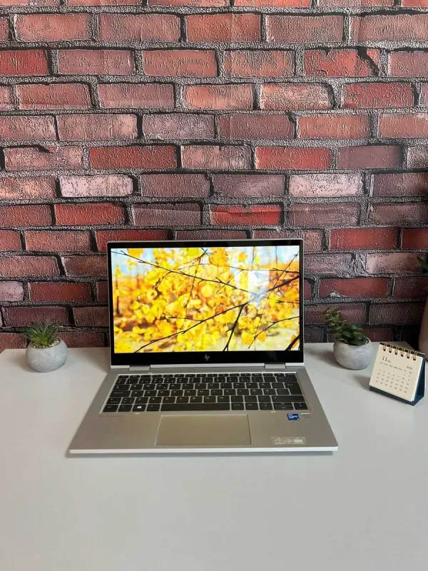 Ультрабук-трансформер HP EliteBook 830 G8 x360 / 13.3" (1920x1080) IPS Touch / Intel Core i5-1145G7 (4 (8) ядра по 2.6 - 4.4 GHz) / 16 GB DDR4 / 512 GB SSD / Intel Iris Xe Graphics / WebCam б/в - зображення 2