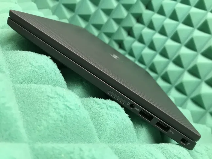 Ультрабук Б-клас Dell Latitude 7410 / 14" (1920x1080) IPS / Intel Core i5-10310U (4 (8) ядра по 1.7 - 4.4 GHz) / 16 GB DDR4 / 256 GB SSD / Intel UHD Graphics / WebCam / USB 3.2 / HDMI / Windows 10 б/в - зображення 6