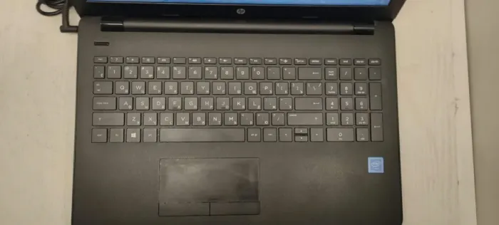 Ноутбук HP 15-ra048ur / 15.6" (1366x768) TN / Intel Celeron N3060 (2 ядра по 1.6 - 2.48 GHz) / 4 GB DDR3 / 500 GB HDD / HD Graphics 400 / WebCam б/в - зображення 3