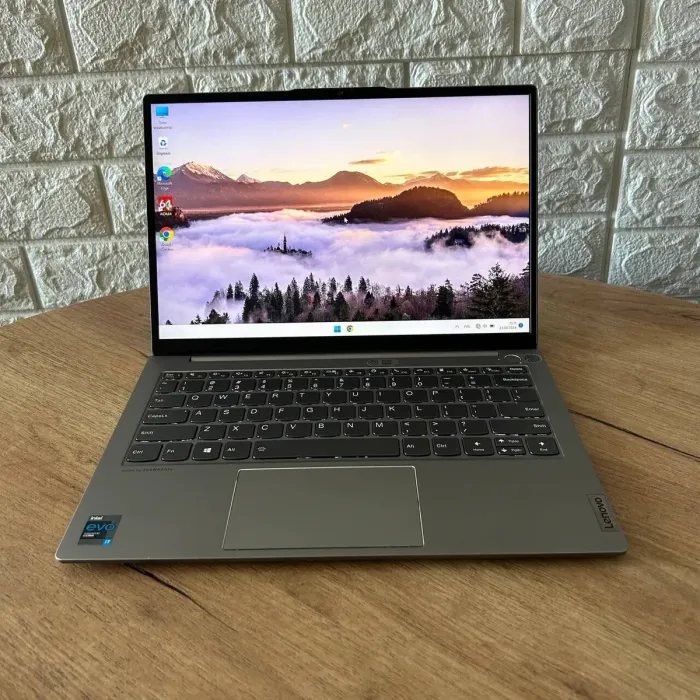 Ультрабук Б-клас Lenovo ThinkBook 13s G2 ITL / 13.3" (2560x1600) IPS / Intel Core i7-1165G7 (4 (8) ядра по 2.8 - 4.7 GHz) / 16 GB DDR4 / 256 GB SSD NVMe / Intel Iris Xe Graphics / WebCam б/в - зображення 2