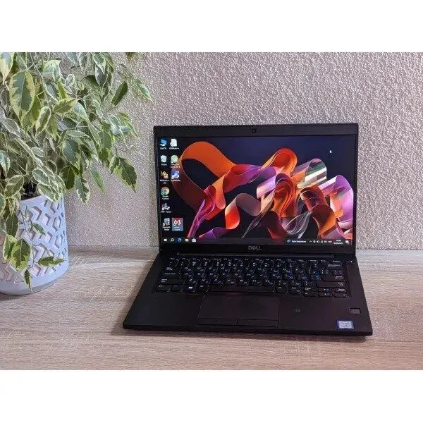 Ультрабук Б-клас Dell Latitude 7390 / 13.3" (1920x1080) IPS / Intel Core i5-7300U (2 (4) ядра по 2.6 - 3.5 GHz) / 8 GB DDR4 / 128 GB SSD / Intel UHD Graphics 620 / WebCam б/в - зображення 2
