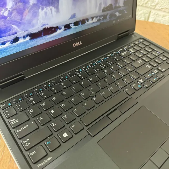 Мобільна робоча станція Dell Precision 7530 / 15.6" (1920x1080) IPS / Intel Core i5-8400H (4 (8) ядер по 2.5 - 4.2 GHz) / 32 GB DDR4 / 256 GB SSD / nVidia Quadro P1000, 4 GB GDDR5, 128-bit / WebCam б/в - зображення 8