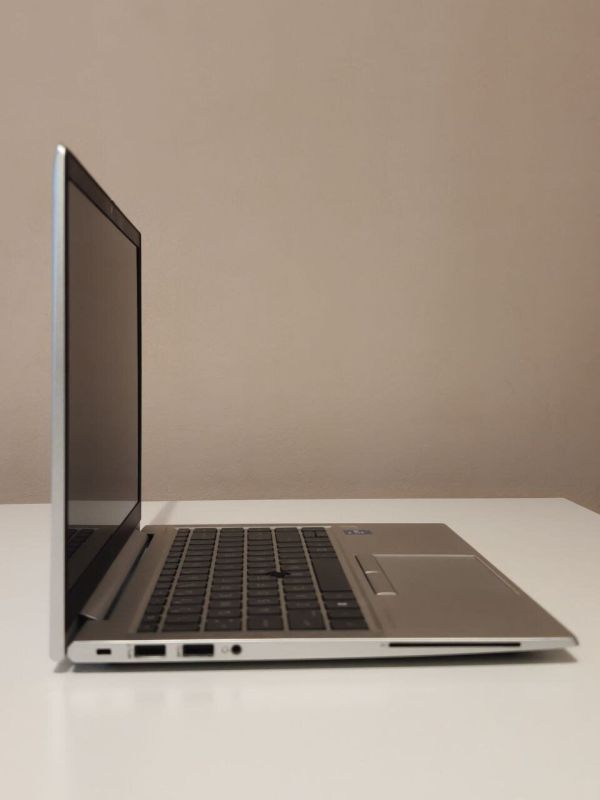 Ультрабук Б-клас HP EliteBook 840 G8 / 14" (1920x1080) IPS / Intel Core i7-1185G7 (4 (8) ядра по 3.0 - 4.8 GHz) / 16 GB DDR4 / 256 GB SSD / Intel Iris Xe Graphics / WebCam / TouchID / Windows 10 б/в - зображення 5