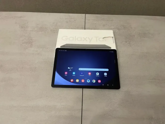 Планшет Samsung Galaxy Tab A9+ (SM-X218U) / 11" (1920x1200) TFT / Qualcomm Snapdragon 695 (8 ядер по 1.8 - 2.2 GHz) / 4 GB RAM / 64 GB Memory / Qualcomm Adreno 61 / 5G - зображення 2