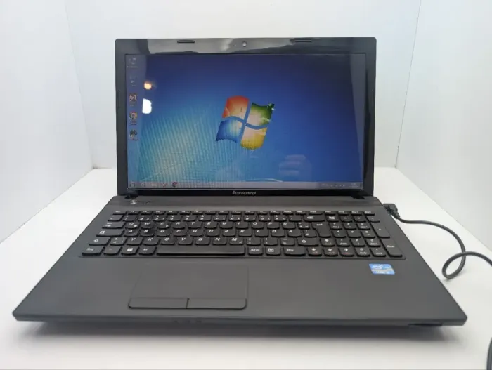 Ноутбук Lenovo IdeaPad N581 / 15.6" (1366x768) TN / Intel Core i5-3230M (2 (4) ядра по 2.6 - 3.2 GHz) / 6 GB DDR3 / 500 GB HDD / Intel HD Graphics 4000 / WebCam / DVD-ROM б/в - зображення 3