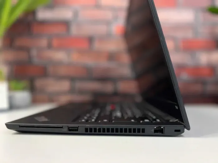 Ультрабук Lenovo ThinkPad T14 Gen 2 / 14" (1920x1080) IPS / Intel Core i5-1135G7 (4 (8) ядра по 4.2 GHz) / 16 GB DDR4 / 256 GB SSD M.2 / Intel Iris Xe Graphics / WebCam б/в - зображення 4