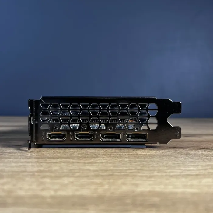 Дискретна відеокарта Gigabyte Radeon RX 6600 Eagle, 8 GB GDDR6, 128-bit / 2x HDMI, 2x DisplayPort / (GV-R66EAGLE-8GD) б/в - зображення 4