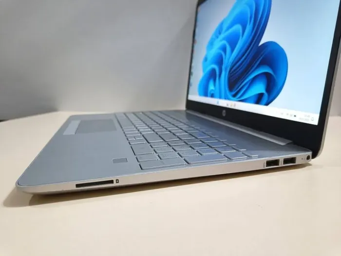 Ультрабук Б-клас HP Laptop 15-dw3033dx / 15.6" (1920x1080) IPS / Intel Core i3-1115G4 (2 (4) ядра по 4.1 GHz) / 16 GB DDR4 / 256 GB SSD / Intel UHD Graphics / WebCam / Windows 11 Pro б/в - зображення 5