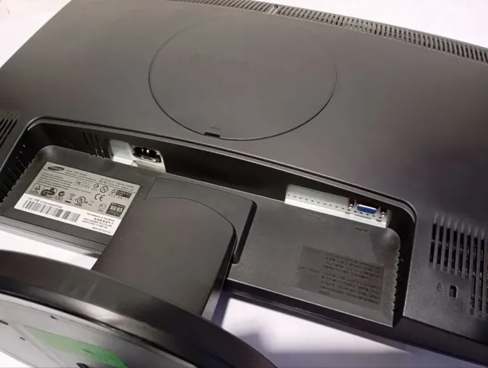 Комплект ПК Б-клас: Fujitsu Esprimo E700 E90+ SFF / Intel Core i5-2400 (4 ядра по 3.1 - 3.4 GHz) / 8 GB DDR3 / 320 GB HDD / Intel HD Graphics 2000 + Монитор Samsung SyncMaster 2243NW / 22" (1680x1050) TN / 1x VGA / VESA 100x100 б/в - зображення 8