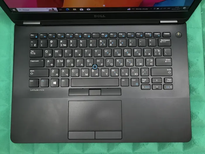 Ультрабук Б-клас Dell Latitude E7470 / 14" (1920x1080) IPS / Intel Core i5-6300U (2 (4) ядра по 2.4 - 3.0 GHz) / 8 GB DDR4 / 256 GB SSD / Intel HD Graphics 520 / WebCam / HDMI / miniDP / Windows 10 ліцензія б/в - зображення 4