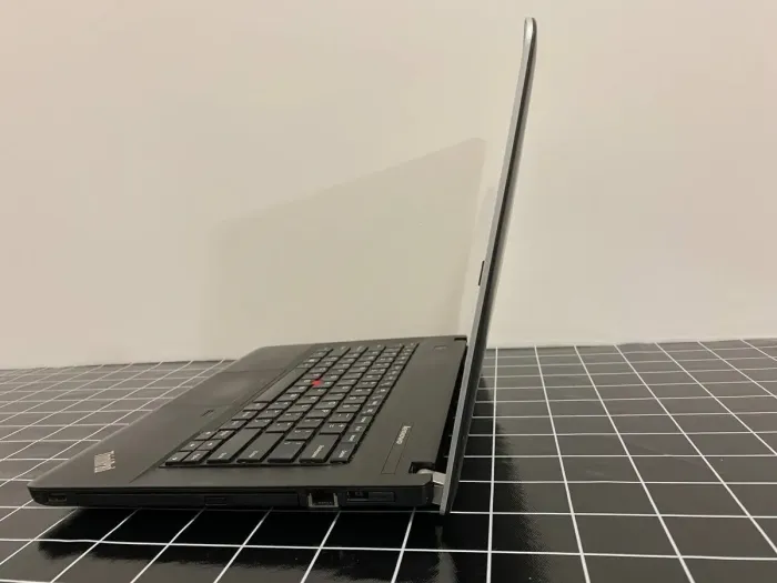 Ноутбук Б-клас Lenovo ThinkPad E440 / 14" (1366x768) TN / Intel Core i3-4000M (2 (4) ядра по 2.4 GHz) / 8 GB DDR3 / 500 GB HDD / Intel HD Graphics 4600 / WebCam / DVD-RW / HDMI б/в - зображення 5