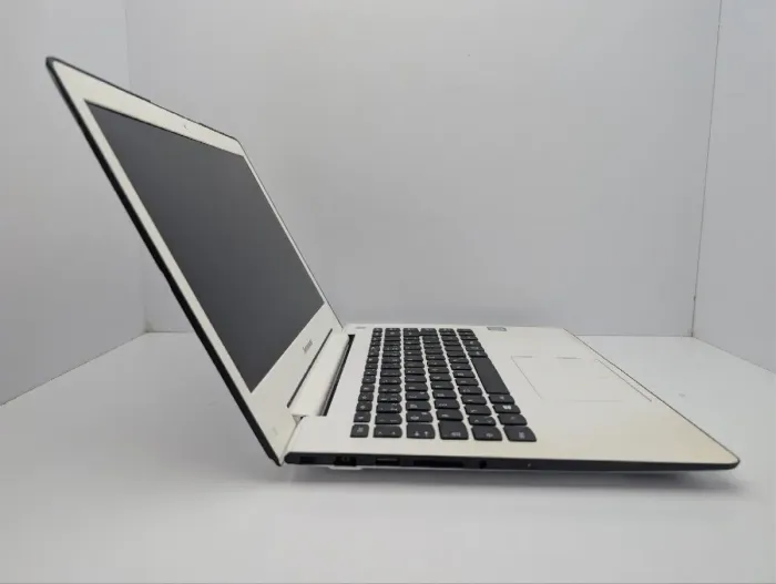 Ноутбук Б-клас Lenovo IdeaPad 500S-13ISK / 13.3" (1920x1080) IPS / Intel Core i3-6100U (2 (4) ядра по 2.3 GHz) / 8 GB DDR3 / 240 GB SSD / Intel HD Graphics 520 / WebCam б/в - зображення 4