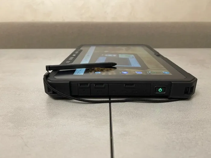 Захищений планшет Dell Latitude 7212 Rugged / 11.6'' (1920x1080) IPS Touch / Intel Core i5-7300U (2 (4) ядра по 2.6 - 3.5 GHz) / 8 GB DDR3 / 256 GB SSD / Intel HD Graphics 620 / WebCam / Стилус / Два АКБ б/в - зображення 4