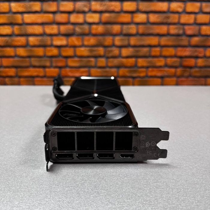 Дискретна відеокарта nVidia GeForce RTX 3080 Ti Founders Edition, 12 GB GDDR6X, 384-bit / 1x HDMI, 3x DisplayPort / (900-1G133-2518-000) б/в - зображення 4
