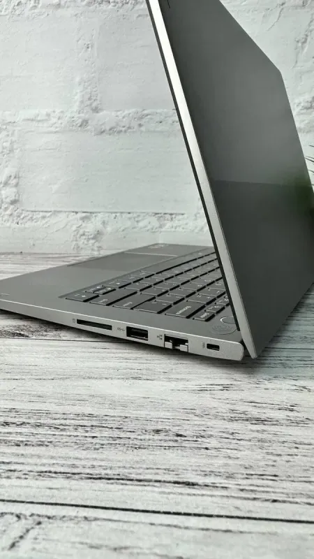 Ультрабук Lenovo ThinkBook 14 G2 / 14" (1920x1080) IPS / AMD Ryzen 5 4500U (6 ядер по 2.3 - 4.0 GHz) / 8 GB DDR4 / 256 GB SSD / AMD Radeon RX Vega 6 Graphics / WebCam б/в - зображення 4