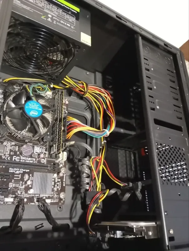 ПК GameMax MT522 Tower / Intel Core i5-4590 (4 ядра по 3.3 - 3.7 GHz) / 8 GB DDR3 / 240 GB SSD + 320 HDD / Intel HD Graphics 4600 / 400W / Win 10 б/в - зображення 7