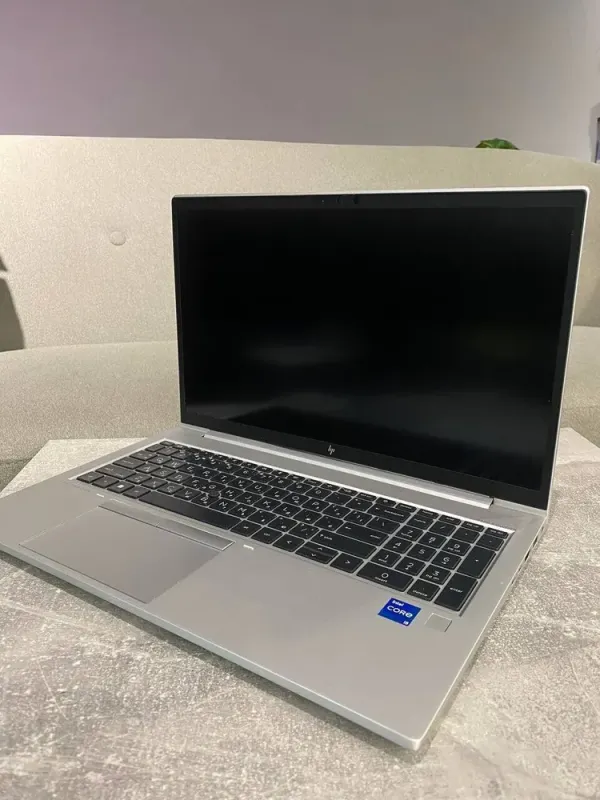 Ультрабук Б-клас HP EliteBook 850 G8 / 15.6" (1920x1080) IPS / Intel Core i5-1145G7 (4 (8) ядра по 2.6 - 4.4 GHz) / 16 GB DDR4 / 256 GB SSD M.2 / Intel Iris Xe Graphics / WebCam / Win 11 б/в - зображення 2