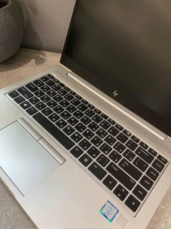 Ультрабук Б-клас HP EliteBook 840 G5 / 14" (1920x1080) TN / Intel Core i7-8650U (4 (8) ядра по 1.9 - 4.2 GHz) / 16 GB DDR4 / 256 GB SSD M.2 / Intel UHD Graphics 620 / WebCam / Win 10 б/в - зображення 5