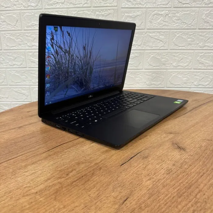 Ноутбук Б-клас Dell Latitude 3500 / 15.6" (1920x1080) TN / Intel Core i7-8565U (4 (8) ядра по 1.8 - 4.6 GHz) / 8 GB DDR4 / 256 GB SSD / nVidia GeForce MX130, 2 GB GDDR5, 64-bit / WebCam б/в - зображення 4