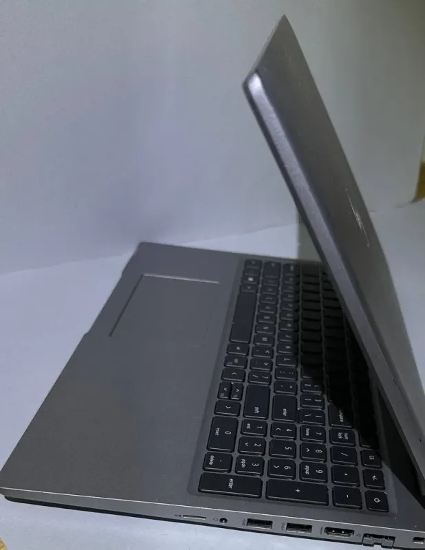 Ультрабук Б-клас Dell Latitude 5520 / 15.6" (1920x1080) IPS / Intel Core i5-1145G7 (4 (8) ядра по 2.6 - 4.4 GHz) / 16 GB DDR4 / 256 GB SSD / Intel Iris Xe Graphics / WebCam / Win 11 Pro б/в - зображення 6