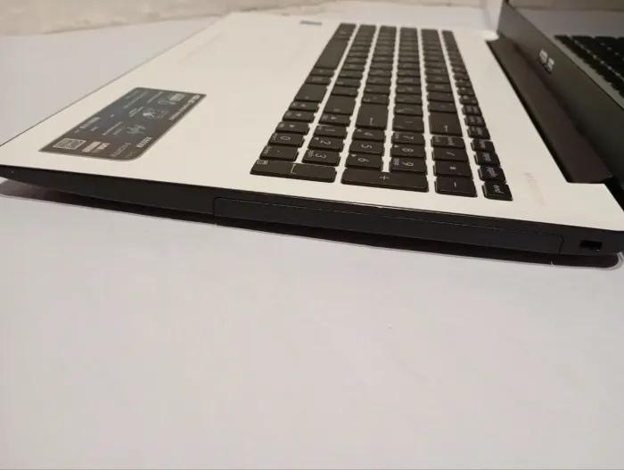 Ноутбук Б-клас Asus X553M / 15.6" (1366x768) TN / Intel Pentium N3530 (4 ядра по 2.16 - 2.58 GHz) / 4 GB DDR3 / 500 GB HDD / Intel HD Graphics / WebCam б/в - зображення 5