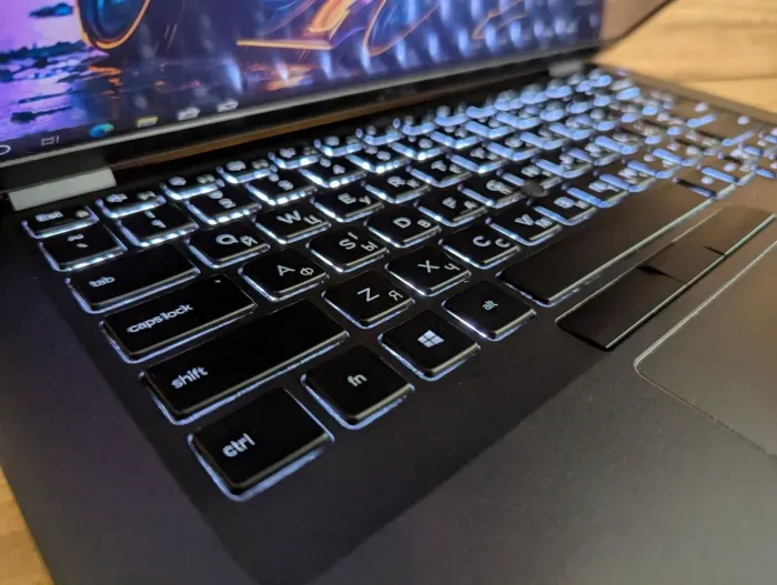 Ультрабук Б-клас Dell Latitude 5400 / 14" (1920x1080) IPS / Intel Core i5-8265U (4 (8) ядра по 1.6 - 3.9 GHz) / 16 GB DDR4 / 512 GB SSD / Intel UHD Graphics 620 / WebCam / HDMI / Windows 10 б/в - зображення 6