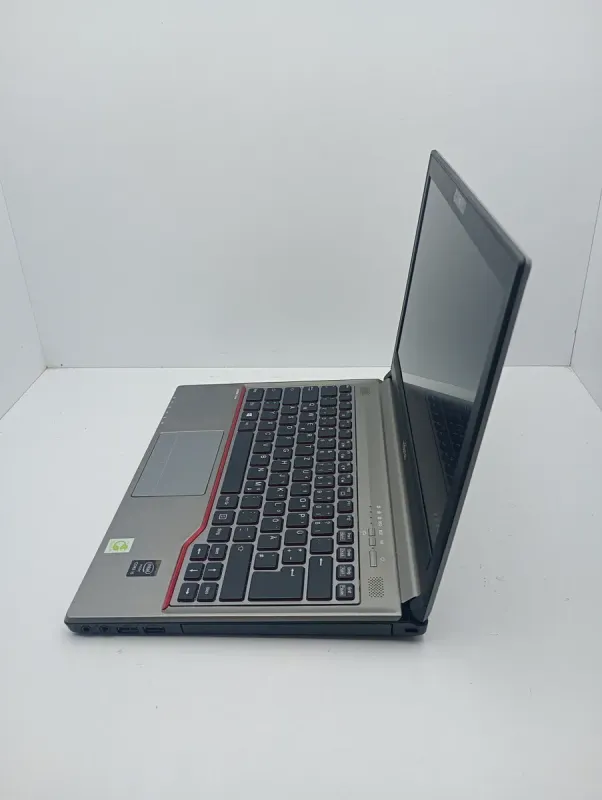 Ноутбук Fujitsu LifeBook E734 / 13.3" (1366x768) TN / Intel Core i5-4300M (2 (4) ядра по 2.6 - 3.3 GHz) / 8 GB DDR3 / 120 GB SDD / Intel HD Graphics 4600 / WebCam б/в - зображення 4