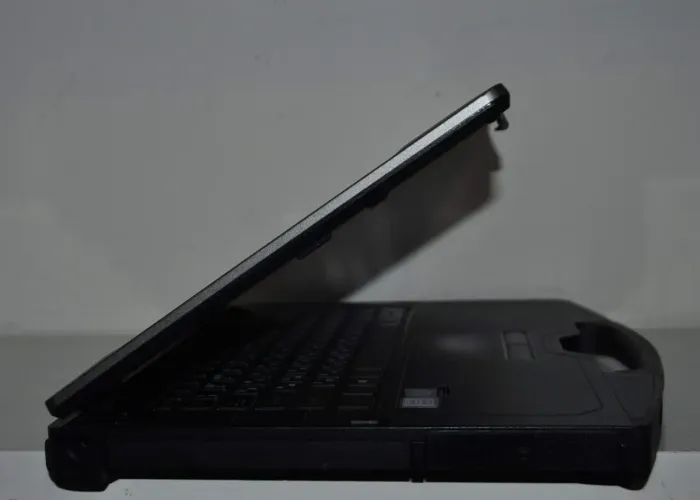 Напівзахищений ноутбук Getac S410 G2 / 14" (1366x768) TN Touch / Intel Core i3-7100U (2 (4) ядра по 2.4 GHz) / 32 GB DDR4 / 256 GB SSD / Intel HD Graphics 620 / Windows 11 Pro / Два АКБ б/в - зображення 5