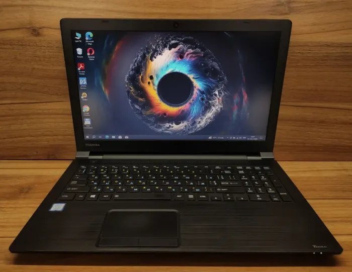 Ноутбук Toshiba Tecra C50-D / 15.6" (1366x768) TN / Intel Core i5-7200U (2 (4) ядра по 2.5 - 3.1 GHz) / 8 GB DDR3 / 256 GB SSD / Intel HD Graphics 620 / WebCam / Win 10 б/в - зображення 2