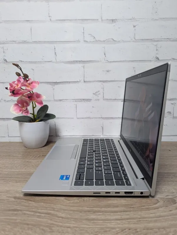 Ультрабук Б-клас HP EliteBook 840 G8 / 14" (1920x1080) TN / Intel Core i5-1135G7 (4 (8) ядра по 2.4 - 4.2 GHz) / 16 GB DDR4 / 256 GB SSD / Intel Iris Xe Graphics / WebCam б/в - зображення 8