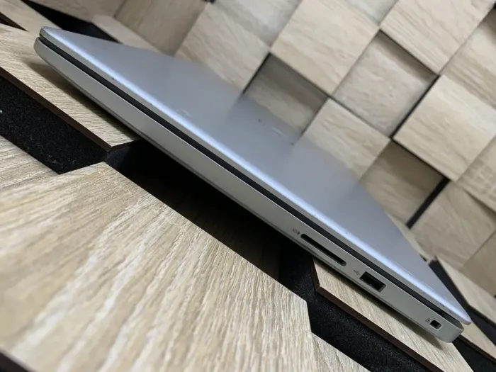 Ультрабук Б-клас Dell Inspiron 15 5593 / 15.6" (1920x1080) IPS / Intel Core i7-1065G7 (4 (8) ядра по 1.3 - 3.9 GHz) / 8 GB DDR4 / 256 GB SSD / nVidia GeForce MX230, 2 GB GDDR5, 64-bit / WebCam / Windows 10 б/в - зображення 6