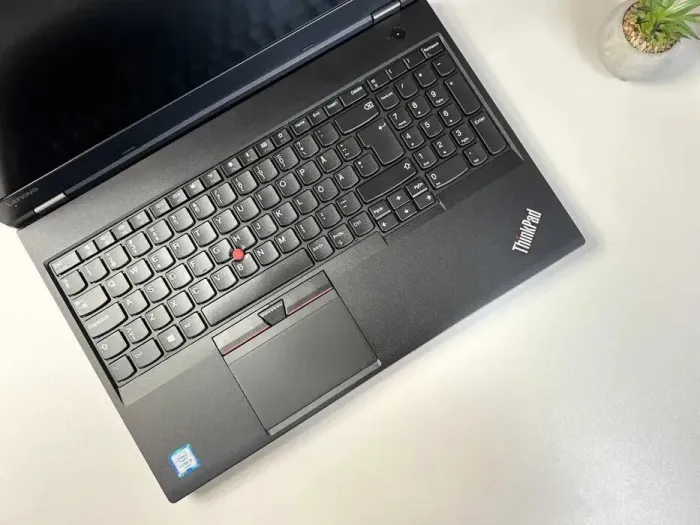 Ноутбук Lenovo ThinkPad L570 / 15.6" (1920x1080) IPS / Intel Core i5-6300U (2 (4) ядра по 2.4 - 3.0 GHz) / 16 GB DDR4 / 512 GB SSD / Intel HD Graphics 520 / WebCam / Win 10 Pro б/в - зображення 3