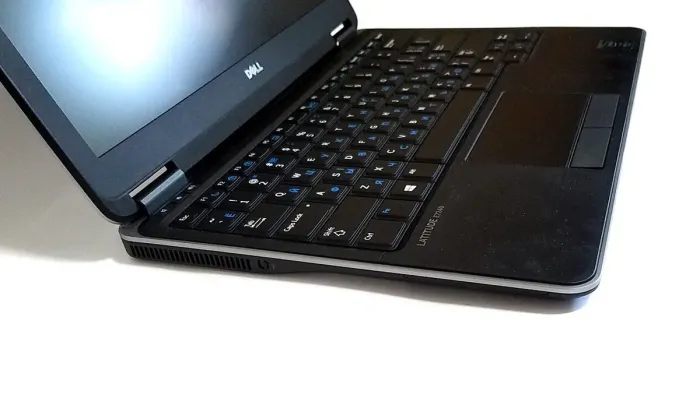 Нетбук Dell Latitude E7240 / 12.5" (1366x768) TN / Intel Core i5-4300U (2 (4) ядра по 1.9 - 2.9 GHz) / 8 GB DDR3 / 180 GB SSD / Intel HD Graphics 4400 / WebCam б/в - зображення 3