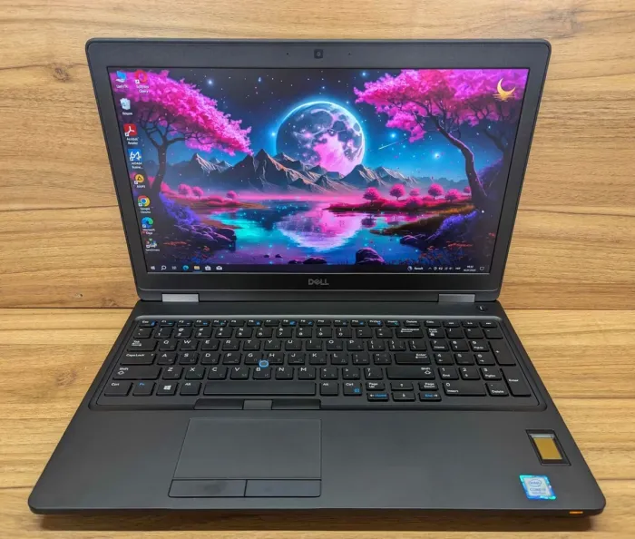 Мобільна робоча станція Dell Precision 3530 / 15.6" (1920x1080) IPS / Intel Core i7-8850H (6 (12) ядер по 2.6 - 4.3 GHz) / 32 GB DDR4 / 512 GB SSD / nVidia Quadro P600, 4 GB GDDR5, 128-bit / WebCam / Windows 10 б/в - зображення 2