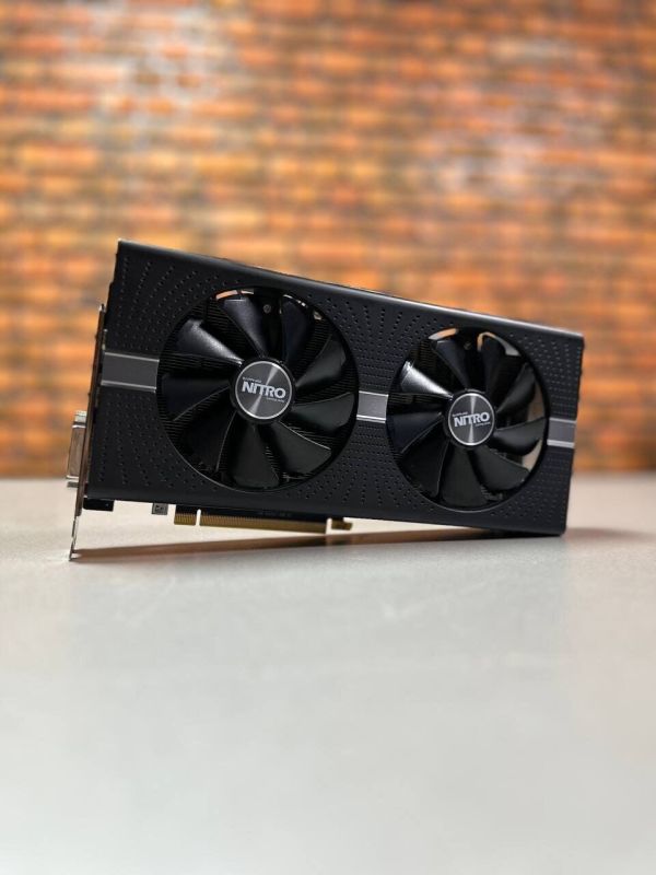 Дискретна відеокарта Sapphire Radeon RX 580 Nitro+, 8 GB GDDR5, 256-bit / 1x DVI, 2x HDMI, 2x DisplayPort / (11265-01-20G) б/в - зображення 2