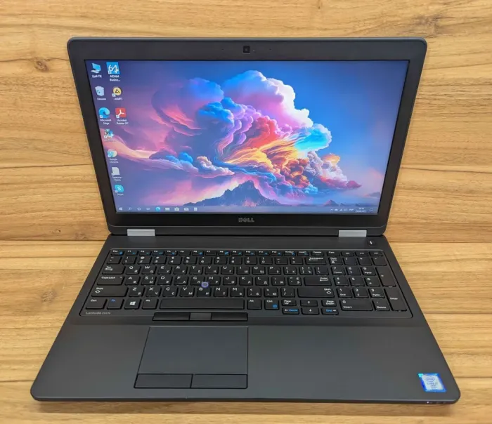 Ноутбук Dell Latitude E5570 / 15.6" (1366x768) TN / Intel Core i7-6820HQ (4 (8) ядра по 2.7 - 3.6 GHz) / 16 GB DDR4 / 512 GB SSD / AMD Radeon R7 M370, 2 GB GDDR5, 128-bit / VGA / WebCam / Windows 10 б/в - зображення 2