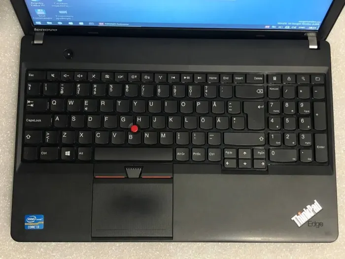 Ноутбук Б-клас Lenovo ThinkPad / 15.6" TN / Intel Core i3-2348M (2(4) ядра по 2.3GHz) / 4GB DDR3 / 500GB HDD / HD Graphics 3000 / WebCam / DVD-ROM / VGA б/в - зображення 3