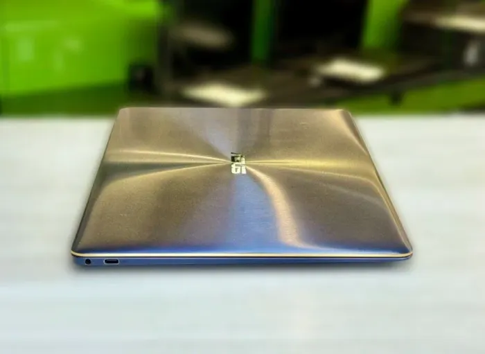 Ультрабук Asus ZenBook UX490U / 14" (1920x1080) IPS / Intel Core i5-7200U (2 (4) ядра по 2.5 - 3.1 GHz) / 8 GB DDR4 / 256 GB SSD / Intel HD Graphics 620 / WebCam / Win 10 Pro б/в - зображення 5