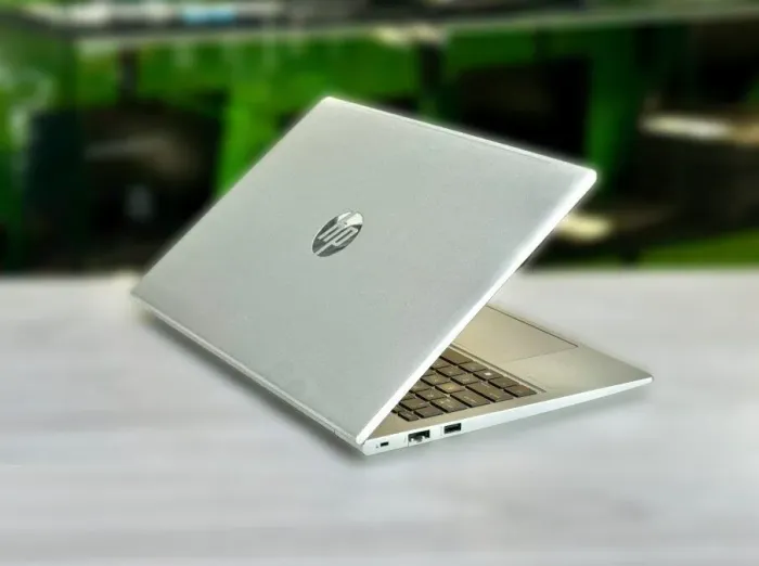 Ультрабук HP ProBook 450 G9 / 15.6" (1920x1080) IPS / Intel Core i7-1255U (10 (12) ядер по 1.7 - 4.7 GHz) / 32 GB DDR4 / 1000 GB SSD M.2 / Intel Iris Xe Graphics / WebCam / Win 11 Pro б/в - зображення 4